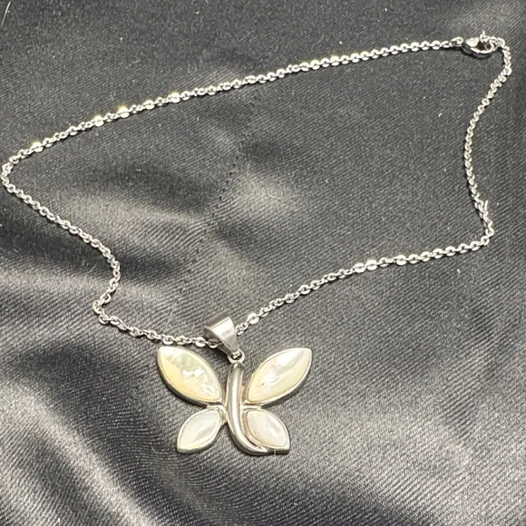 🖤Chic Silver tone and White Butterfly Necklace🖤 - Picture 3 of 4